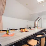 מלון Trip Astoria 4*