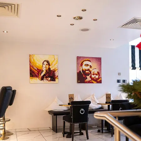 Trip Astoria מלון 4*
