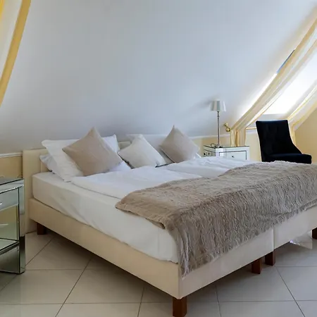 Trip Astoria מלון 4*